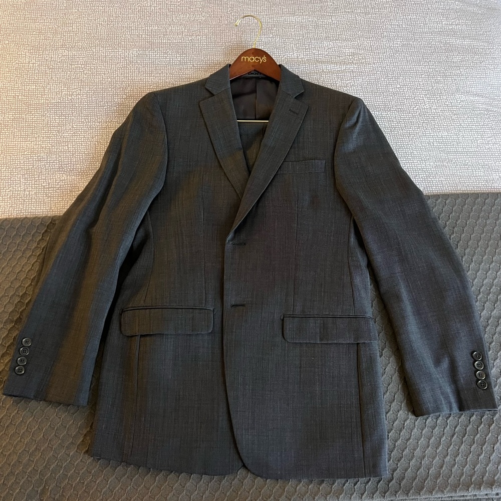 DKNY Men’s 2-button Wool Suit Charcoal Grey - 38R